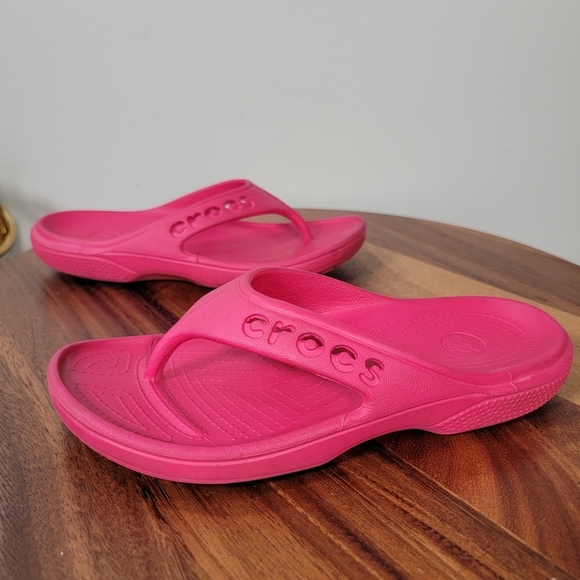 CROCS Hot Pink Sandals Size J 2 Flip Flops Summer Vacation - Picture 15 of 16
